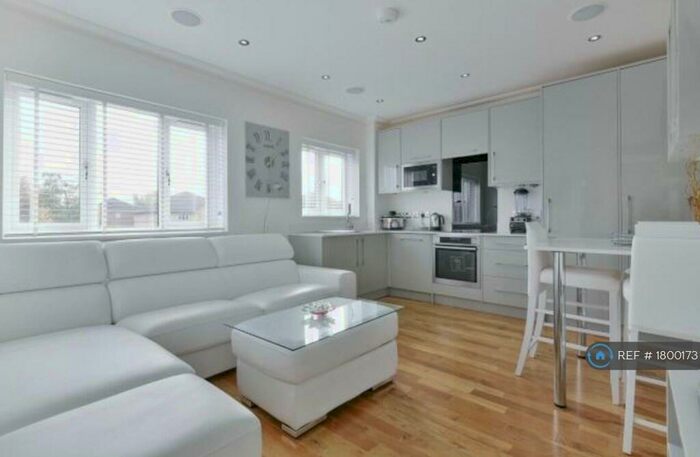 1 Bedroom Flat To Rent In Rowallan Court, London, SE6