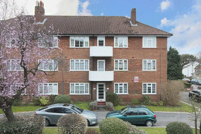 2 Bedroom Flat To Rent In Richmond Road, London, SW20