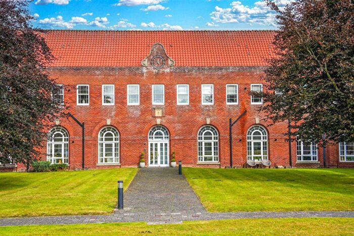 2 Bedroom Apartment For Sale In Quinn Court, Lanark, ML11