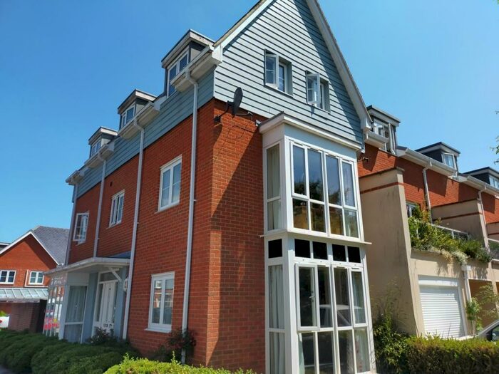 4 Bedroom Semi-Detached House To Rent In Goodworth Road, Redhill, RH1