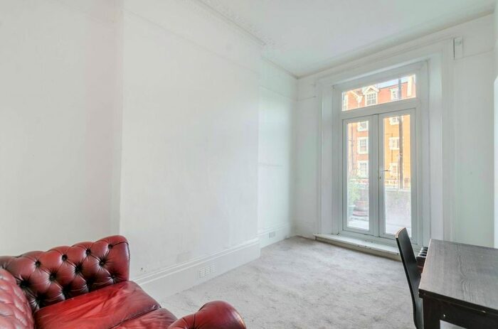 1 Bedroom Flat To Rent In Goldhawk Road, Shepherd's Bush, London, W12