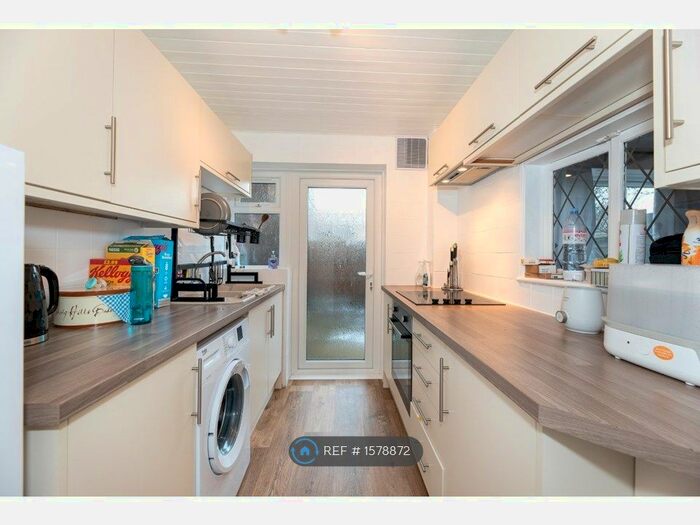 2 Bedroom Semi-Detached House To Rent In The Knares, Basildon, SS16