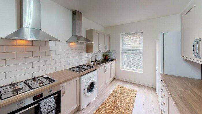 1 Bedroom House Of Multiple Occupation To Rent In Margate Road, Southsea, Hampshire, PO5