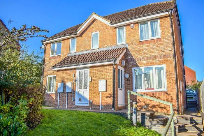 1 Bedroom Flat To Rent In Union Street, Dursley, GL11