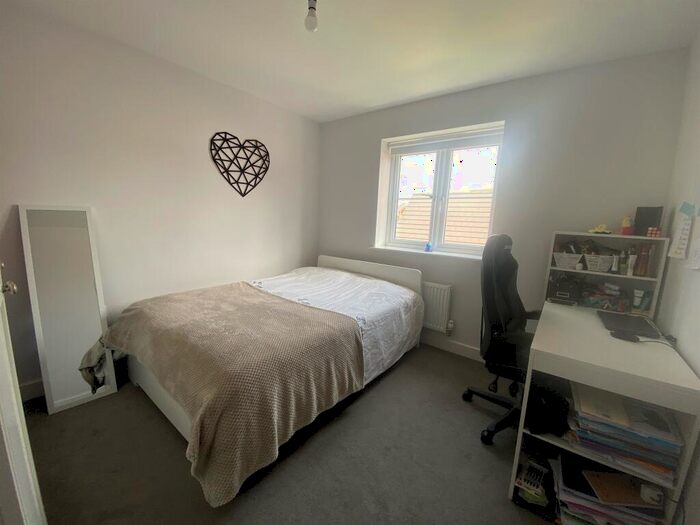 3 Bedroom Terraced House For Sale In Sycamore Drive, Calne, SN11