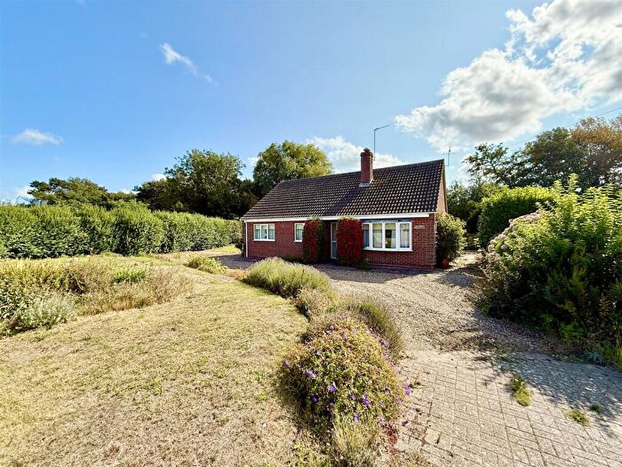3 Bedroom Detached Bungalow For Sale In The Street, Lessingham, NR12