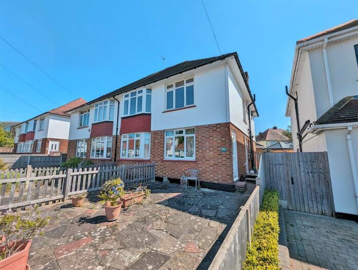 2 Bedroom Flat To Rent In Herschell Road, Leigh On Sea, Essex, SS9