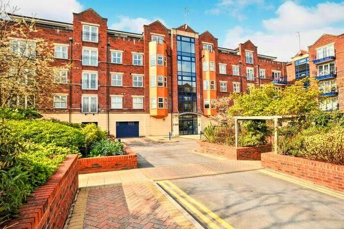 3 Bedroom Flat To Rent In Carisbrooke Road, Far Headingley, Leeds, LS16