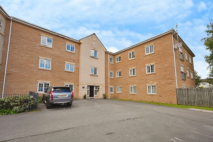 2 Bedroom Flat For Sale In Oakwood Gardens, Halifax, HX2