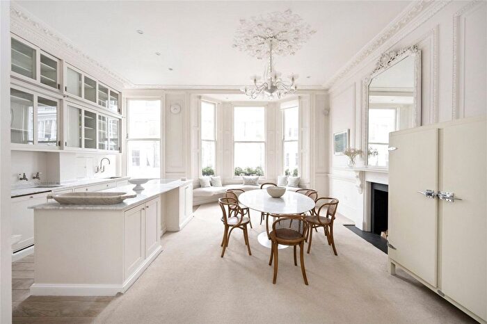 3 Bedroom Flat To Rent In Stafford Terrace, Kensington, London, W8