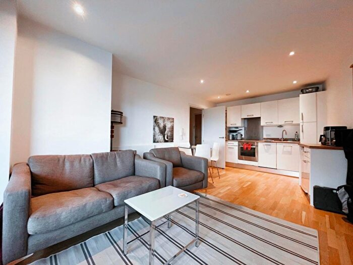 2 Bedroom Flat To Rent In The Gateway North, Leeds, LS9