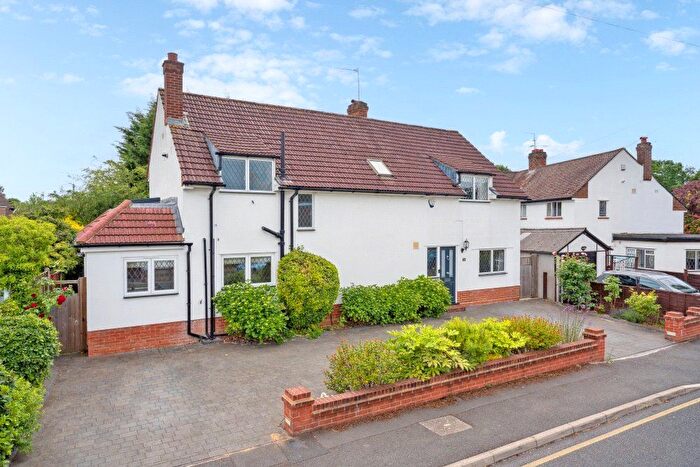 4 Bedroom Detached House To Rent In The Greenway, Ickenham, UB10