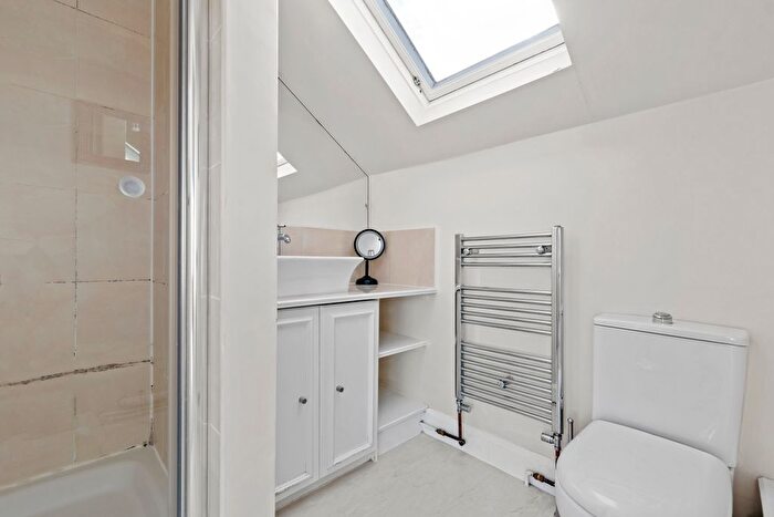 5 Bedroom Semi-detached House To Rent In Barrington Road, London, N8