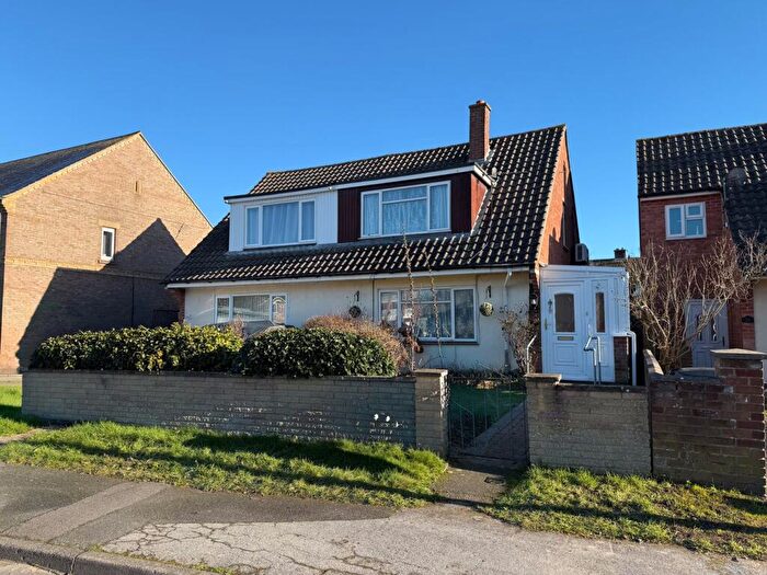 3 Bedroom Semi Detached House For Sale In Mount Road, Thatcham, RG18