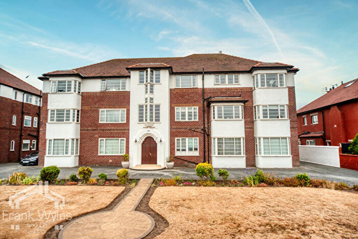 2 Bedroom Flat For Sale In Kings Court, Clifton Drive South, Lytham St Annes, Lancashire, FY8