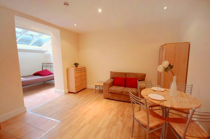 Studio To Rent In Southwell Gardens, South Kensington, SW7