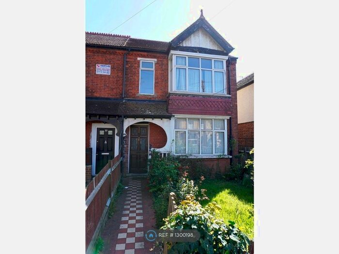 5 Bedroom Semi-Detached House To Rent In The Greenway, Uxbridge UB8