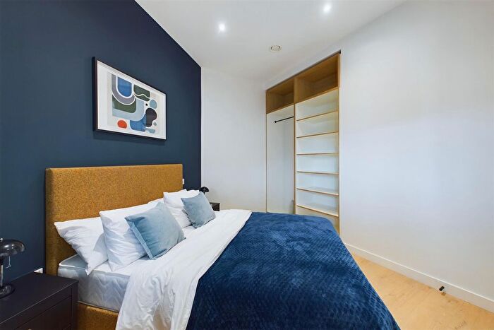 1 Bedroom Flat To Rent In Park View, London, TW8