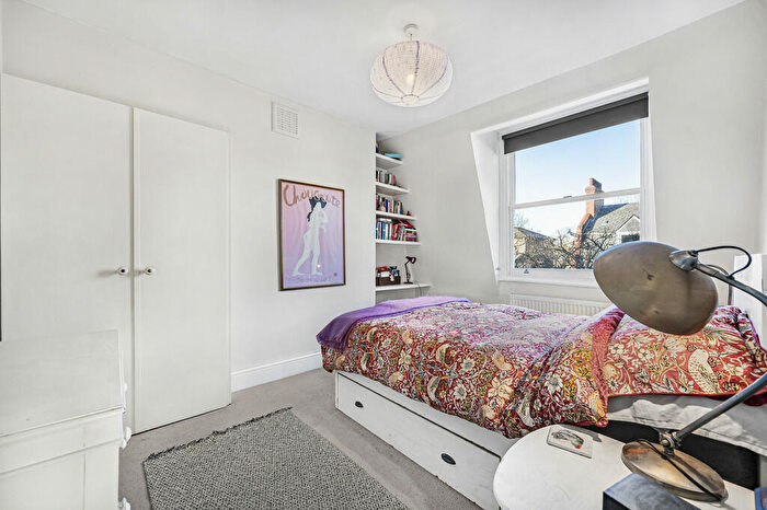 1 Bedroom Apartment For Sale In Birnam Road, N4