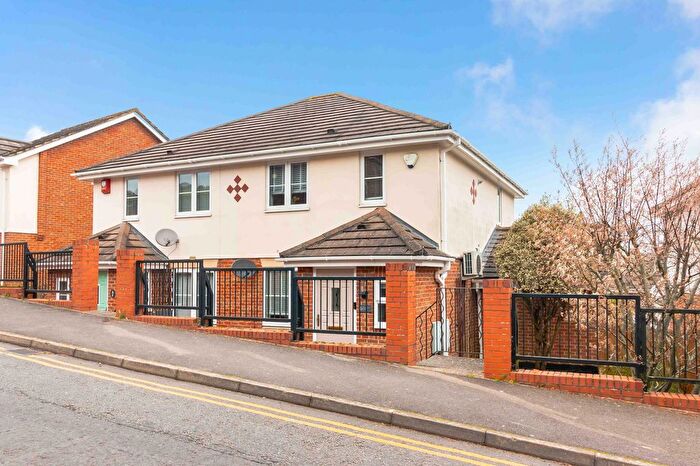 3 Bedroom Semi-Detached House For Sale In Bridge Farm Road, Uckfield, TN22