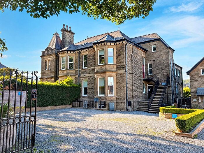 3 Bedroom Flat For Sale In St. Johns Road, Buxton, Derbyshire, SK17