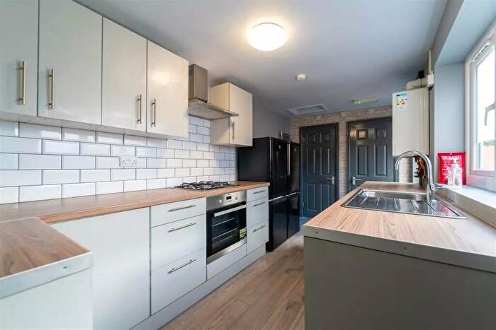 6 Bedroom House To Rent In Kippax Street, Manchester, M14