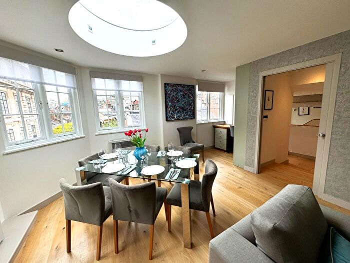 2 Bedroom Flat To Rent In Hertford Street, London, W1J