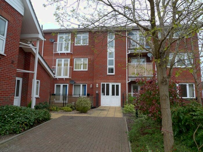 2 Bedroom Flat To Rent In Kings Gate, Gordon Road, Haywards Heath RH16