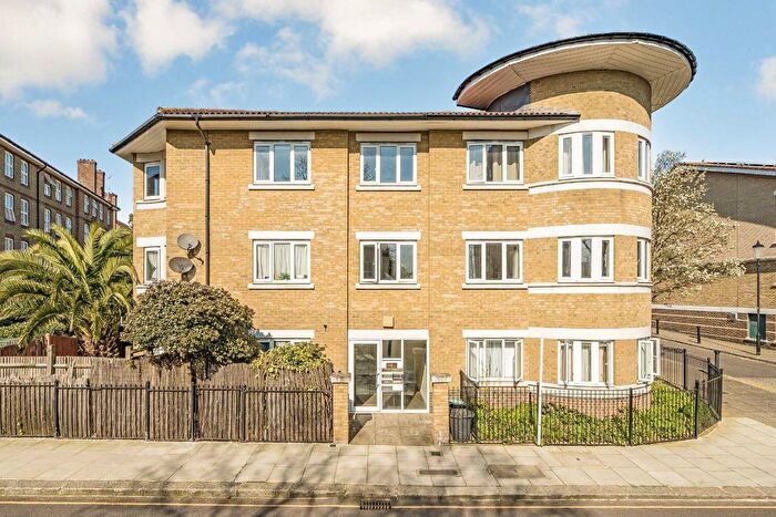 1 Bedroom Flat For Sale In Webb Close, North Kensington, W10