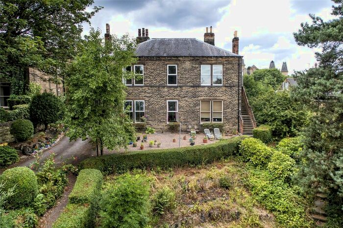 2 Bedroom Flat To Rent In Holmedene, Springfield Terrace, Dewsbury, West Yorkshire, WF13