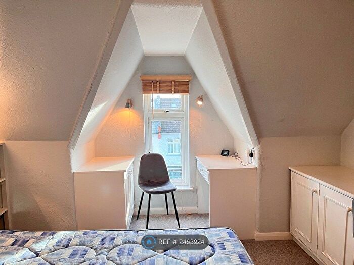 1 Bedroom Flat To Rent In Stile Hall Gardens, London, W4