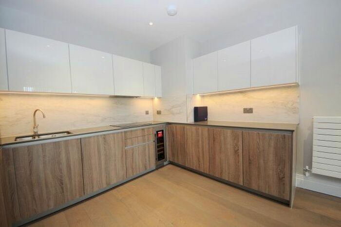 2 Bedroom Flat To Rent In Queenshurst Square, Kingston Upon Thames KT2