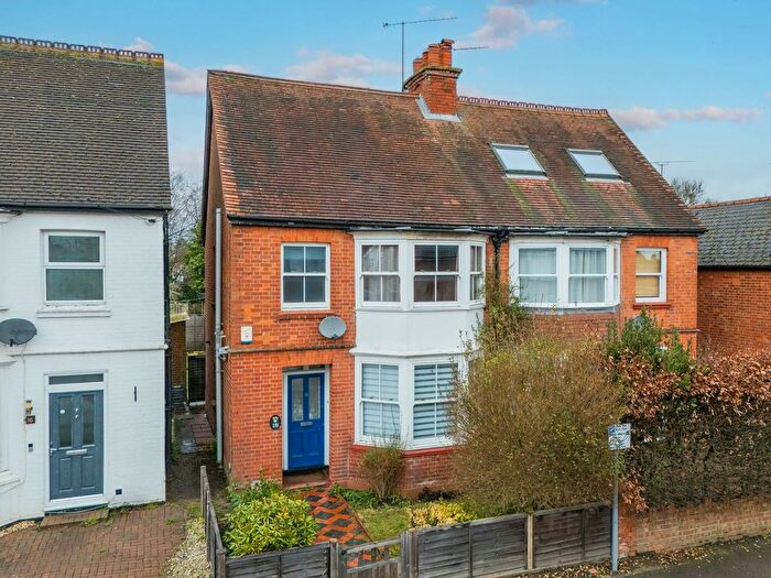 3 Bedroom Semi-Detached House For Sale In Wescott Road, Wokingham, RG40