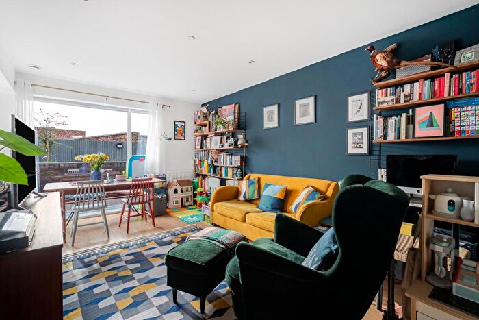 2 Bedroom Apartment For Sale In Camberwell Road, London, SE5