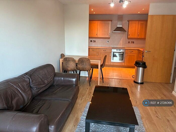 2 Bedroom Flat To Rent In Parkhouse Court, Hatfield, AL10