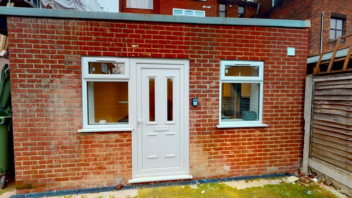 1 Bedroom Flat To Rent In East Street, Epsom, KT17