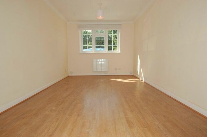 1 Bedroom Ground Flat To Rent In Hanson Close, Beckenham, BR3