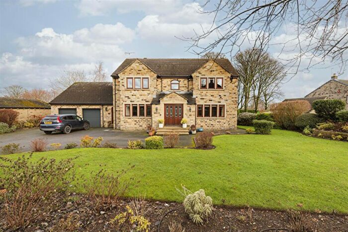 4 Bedroom Detached House For Sale In Latham Lane, Gomersal, Cleckheaton, BD19