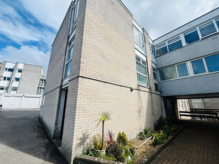 1 Bedroom Flat To Rent In Sea Point, CF62