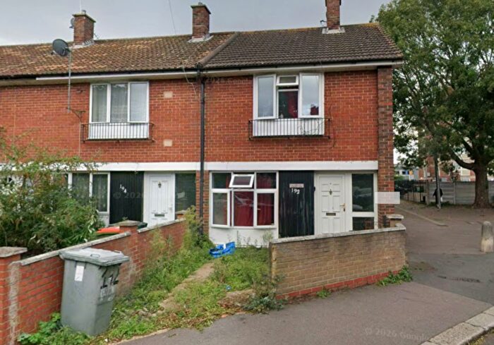 2 Bedroom House To Rent In Newhaven Lane, London, London, E16