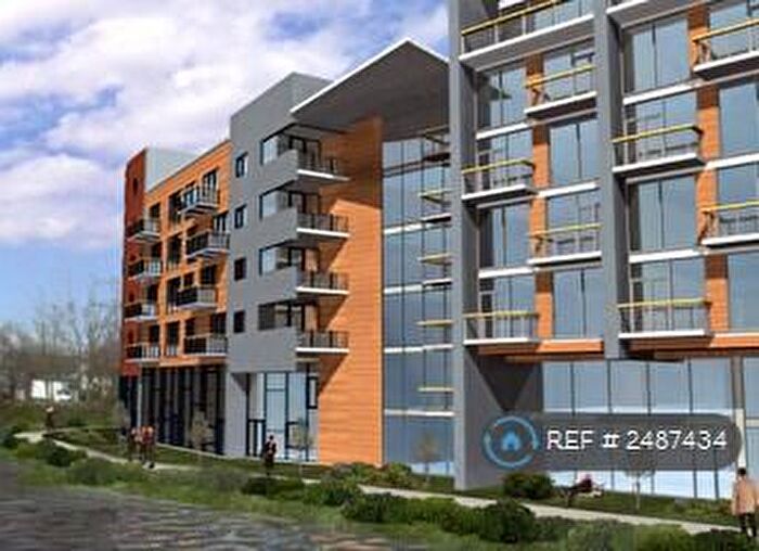 3 Bedroom Flat To Rent In Roach Road, London, E3