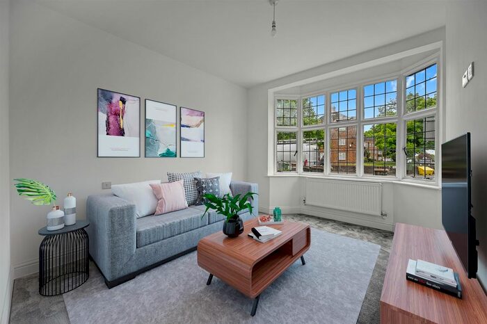 2 Bedroom Flat To Rent In Park Road, Cheam, Sutton, SM3