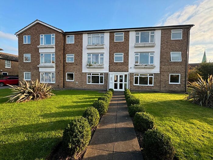 1 Bedroom Flat To Rent In Lauderdale House, Gresham Road, TW18