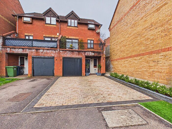 3 Bedroom Town House For Sale In Flitcroft Lea, High Wycombe, HP13