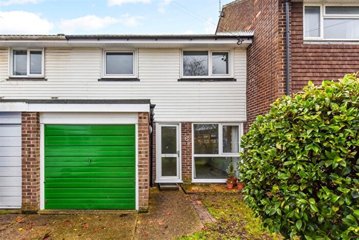 3 Bedroom Terraced House For Sale In Warren Way, Barnham, PO22
