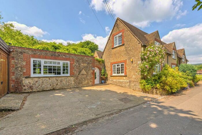 4 Bedroom Semi-Detached House For Sale In Old School Lane, Ryarsh, ME19