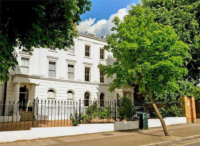 2 Bedroom Apartment To Rent In Camberwell Grove, Camberwell, London, SE5