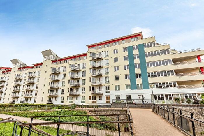 2 Bedroom Flat For Sale In The Crescent, Hannover Quay, Bristol, BS1