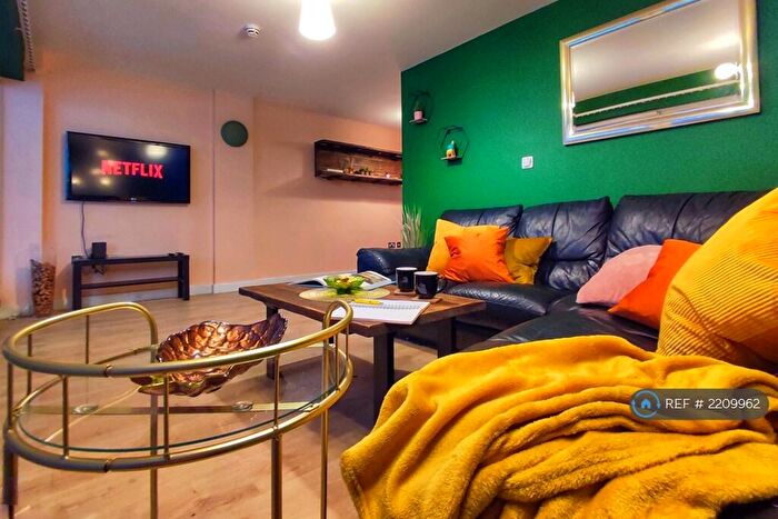 2 Bedroom Flat To Rent In Concord Street, Leeds, LS2