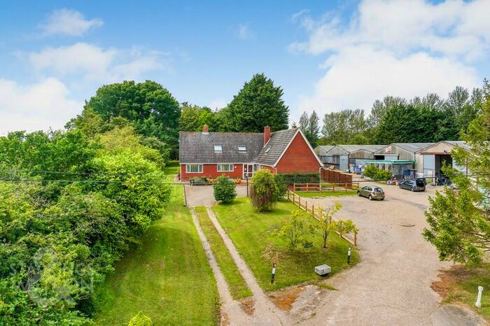 5 Bedroom Chalet To Rent In Wash Lane, Aslacton, Norwich, NR15